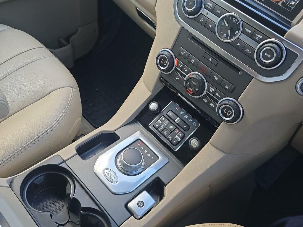 Land Rover Discovery Sdv6 Landmark 5-Door Black #17