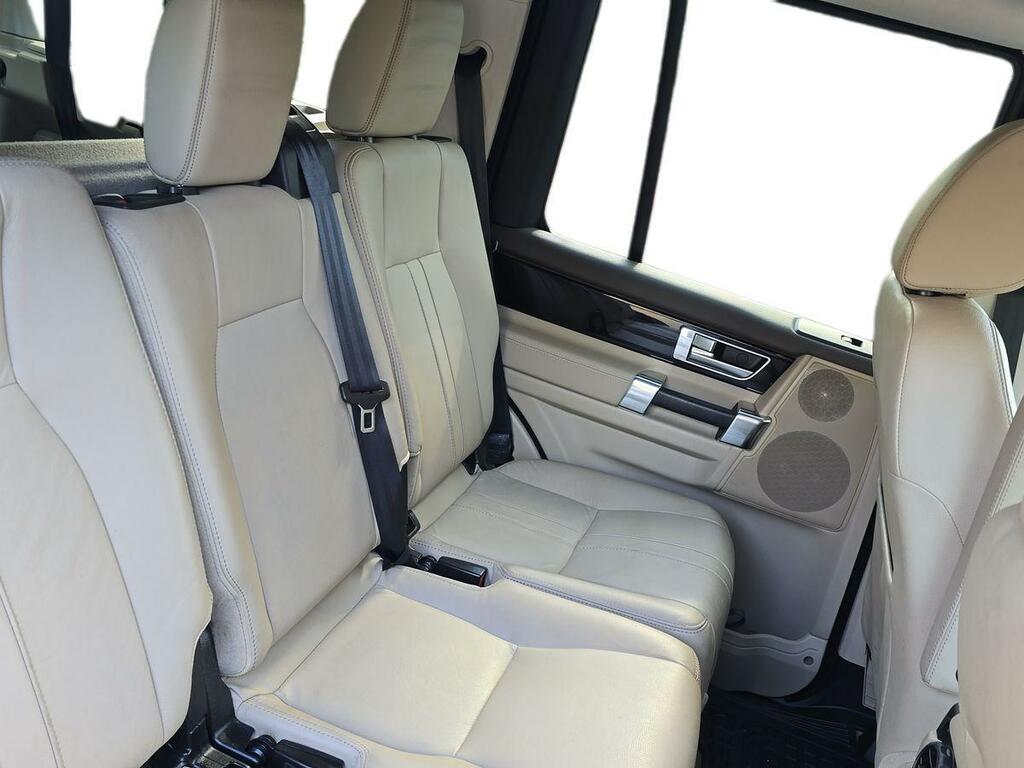 Land Rover Discovery Sdv6 Landmark 5-Door Black #8