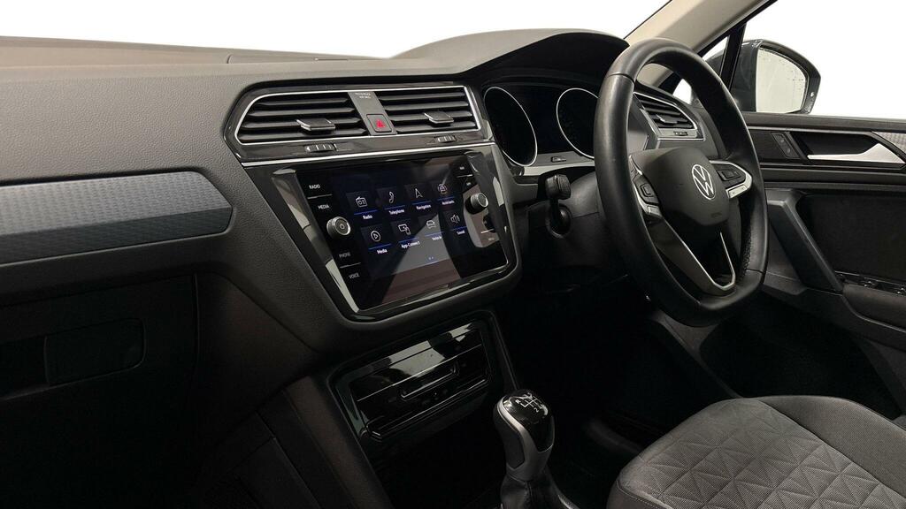 Volkswagen Tiguan 1.5 Tsi 150 R-line Dsg White #2