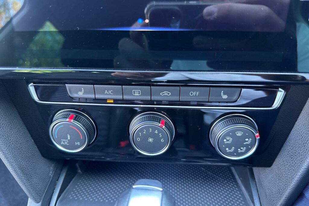 Volkswagen Passat Mk8 2.0Tdi 150Ps R-line Scr Dsg Estate Rear Ca Blue #29