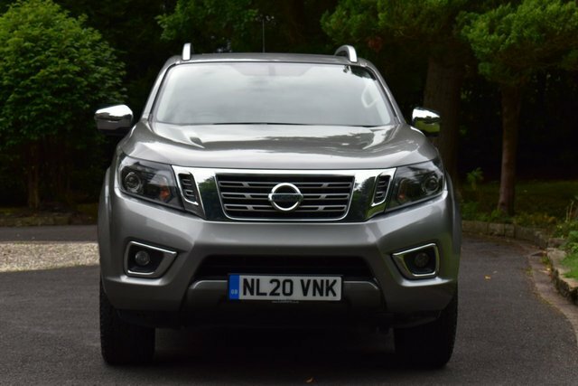 Nissan Navara 2.3 Dci Tekna Pickup Double Cab 4W Grey #3