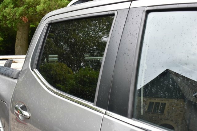 Nissan Navara Double Cab Pick Up Tekna 2.3Dci 190 Tt 4Wd Black #44