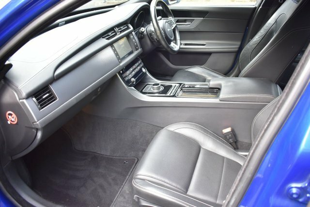 Jaguar XF Jaguar Saloon 2.0D 180 R-sport White #23