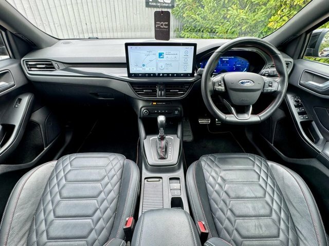 Ford Focus 2022 1.0T Ecoboost Mhev St-line Vignale Estate LV72WGK Black #3