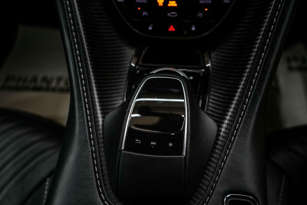 Aston Martin DB11 V8 528 Volante Touchtronic Red #39