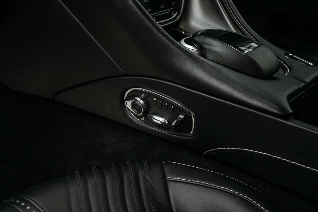 Aston Martin DB11 V8 528 Volante Touchtronic Red #29