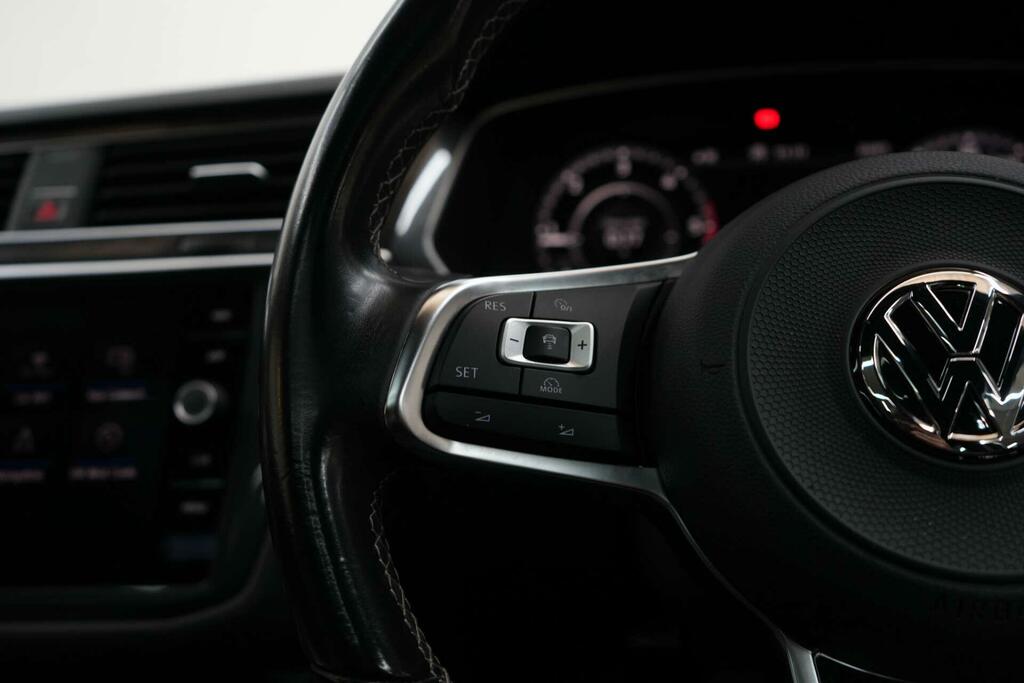 Volkswagen Tiguan Suv Black #42