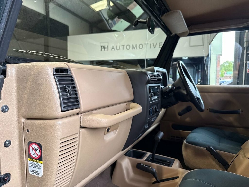 Jeep Wrangler Convertible 4.0 Grizzly Soft Top 4X4 200252 Silver #32