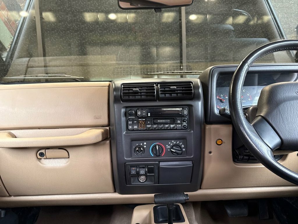 Jeep Wrangler Convertible 4.0 Grizzly Soft Top 4X4 200252 Silver #22
