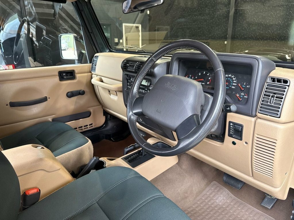 Jeep Wrangler 4L Sahara Green #2