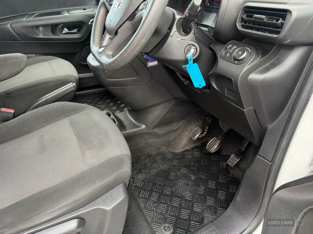 Vauxhall Combo 1.5-Turbo-d-2300-sportive-l1-h1-euro-6-4dr  #15