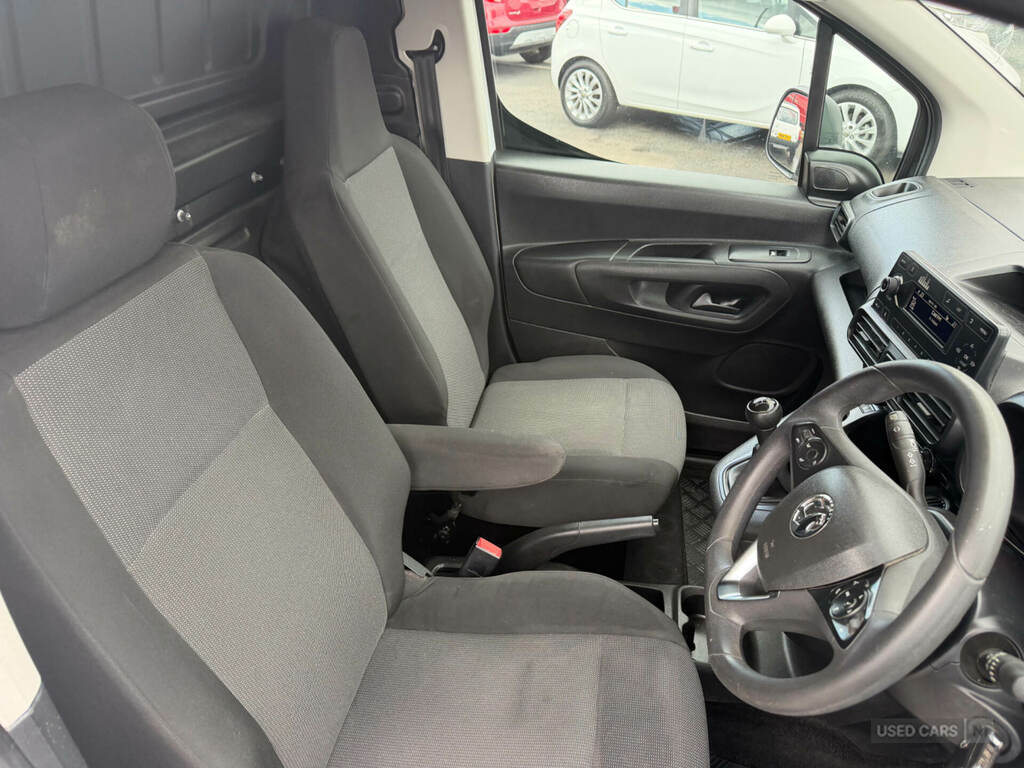 Vauxhall Combo 1.5-Turbo-d-2300-sportive-l1-h1-euro-6-4dr  #14