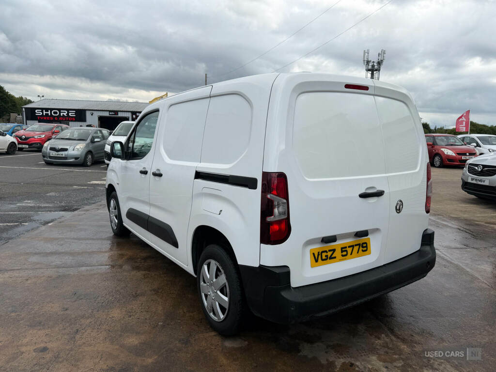 Vauxhall Combo 1.5-Turbo-d-2300-sportive-l1-h1-euro-6-4dr  #9