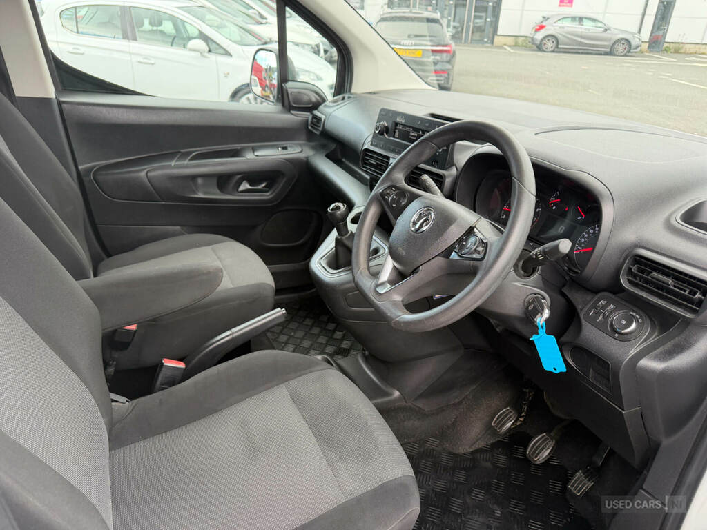 Vauxhall Combo 1.5-Turbo-d-2300-sportive-l1-h1-euro-6-4dr  #11