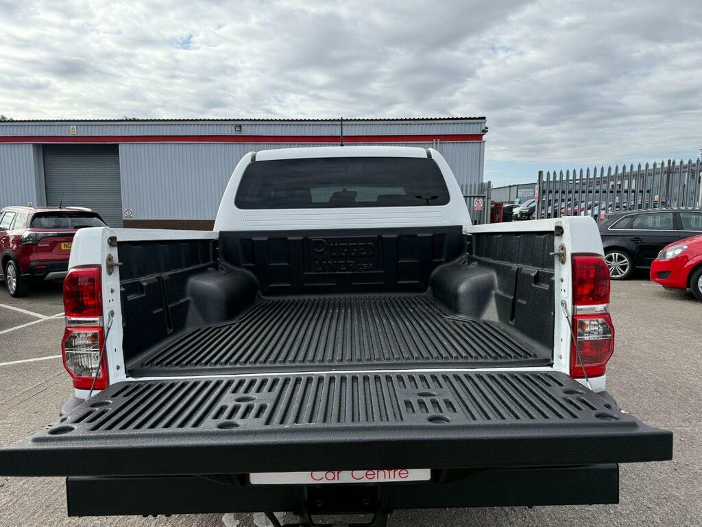Toyota HILUX Invincible Dcab Pick Up 3.0 D-4d 4Wd 171 White #2