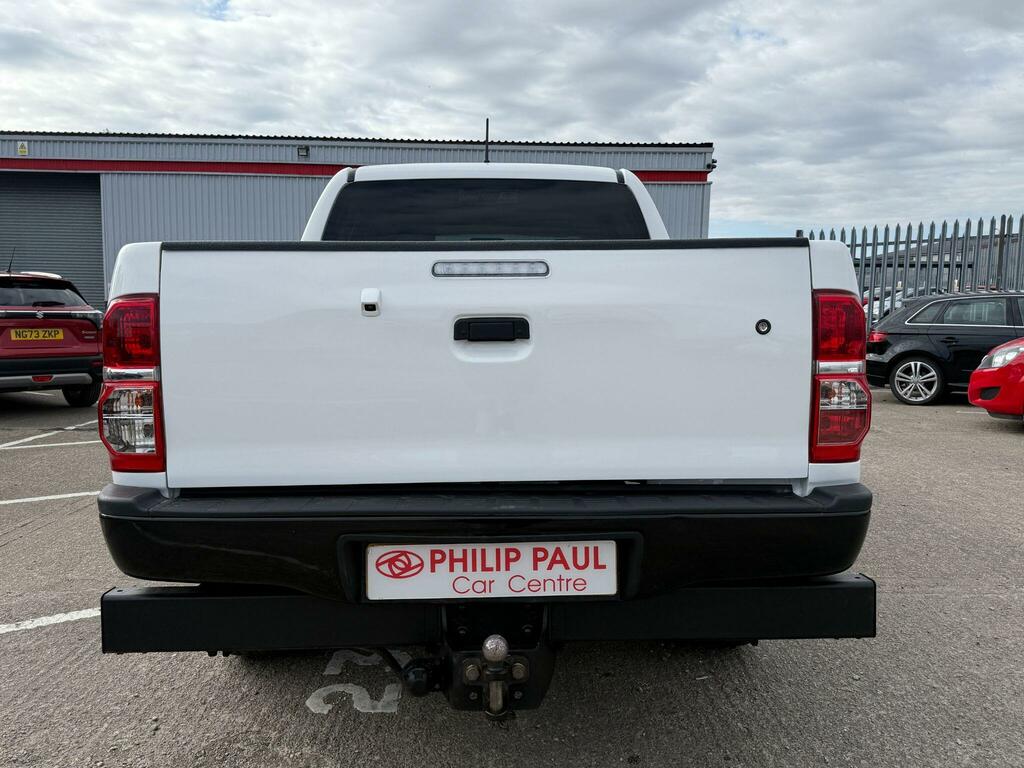 Toyota HILUX Invincible Dcab Pick Up 2.4 D-4d White #27