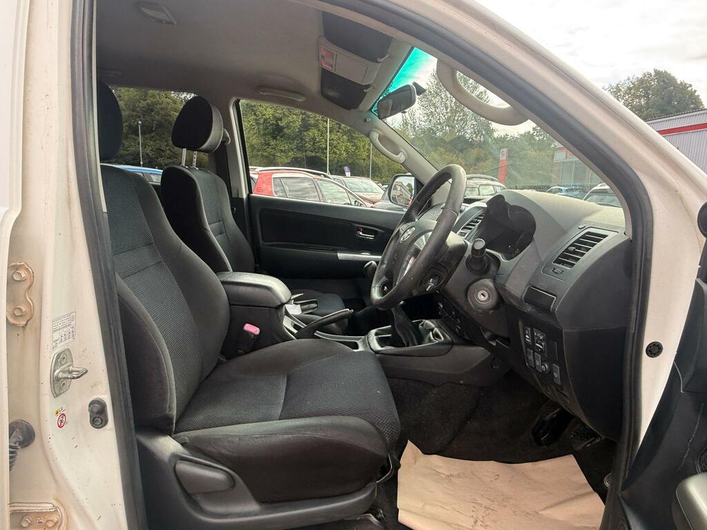 Toyota HILUX Invincible Dcab Pick Up 3.0 D-4d 4Wd 171 White #6