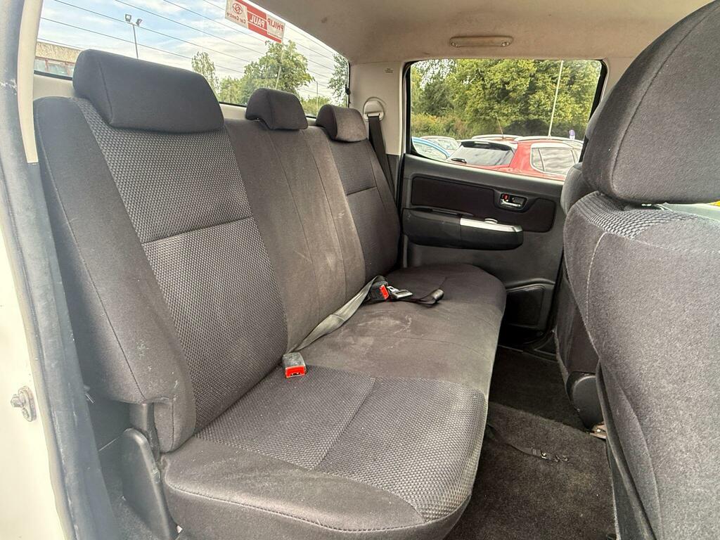 Toyota HILUX Invincible Dcab Pick Up 2.4 D-4d White #15