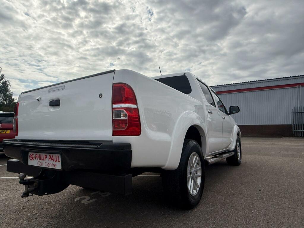 Toyota HILUX Invincible Dcab Pick Up 2.4 D-4d White #23