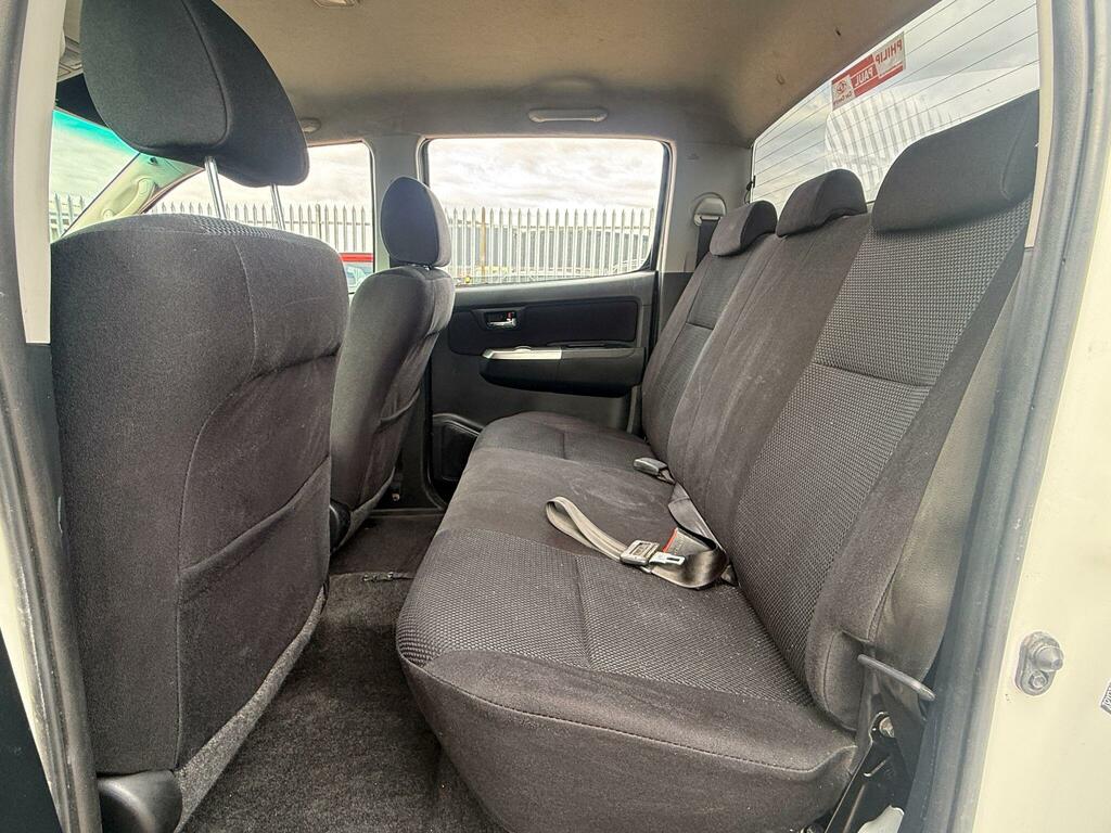 Toyota HILUX Invincible Dcab Pick Up 2.4 D-4d White #16