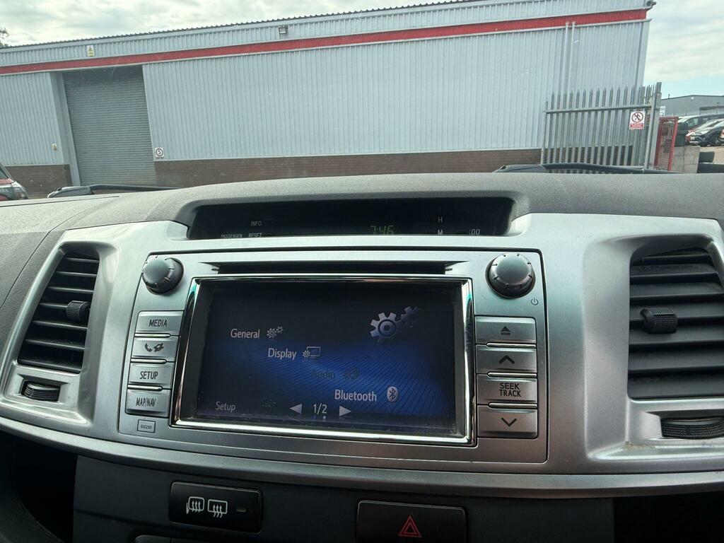 Toyota HILUX Invincible Dcab Pick Up 2.4 D-4d White #11