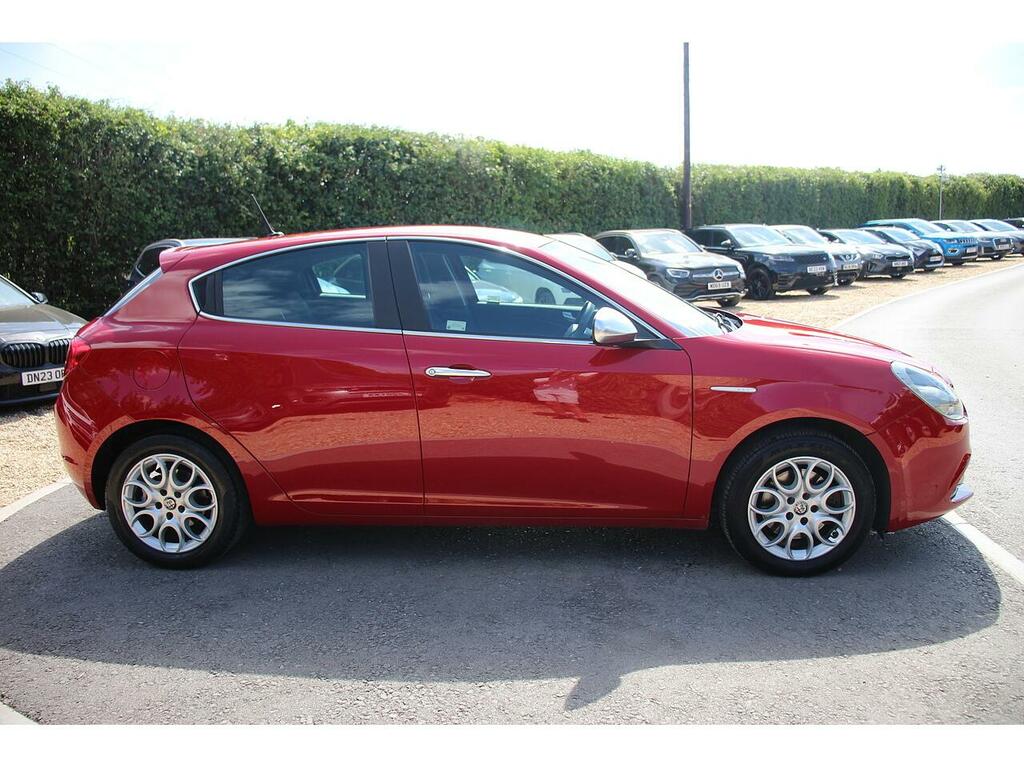 Alfa Romeo Giulietta Hatchback Red #4