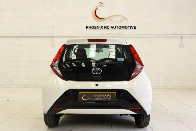 Toyota Aygo 1.0 Vvt-i X-play Hatchback X-shift Euro White #5