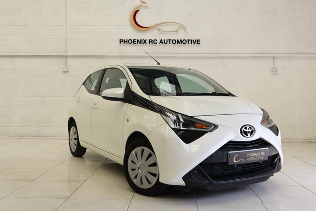 Toyota Aygo 1.0 Vvt-i X-play Hatchback X-shift Euro White