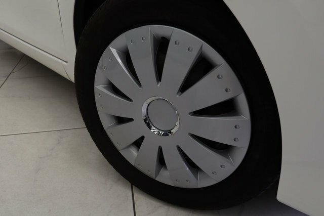 Toyota Aygo 1.0 Vvt-i X-play Hatchback X-shift Euro White #6