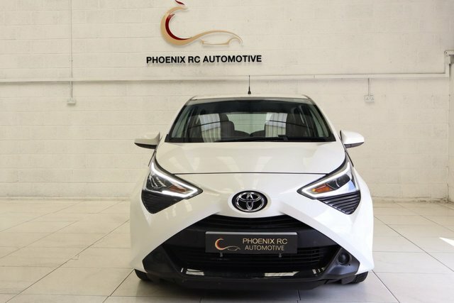 Toyota Aygo 1.0 Vvt-i X-play Hatchback X-shift Euro White #3
