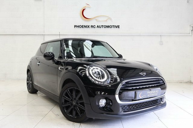 Mini Hatch 1.5 Cooper Classic Hatchback Steptronic WV69OWX Black