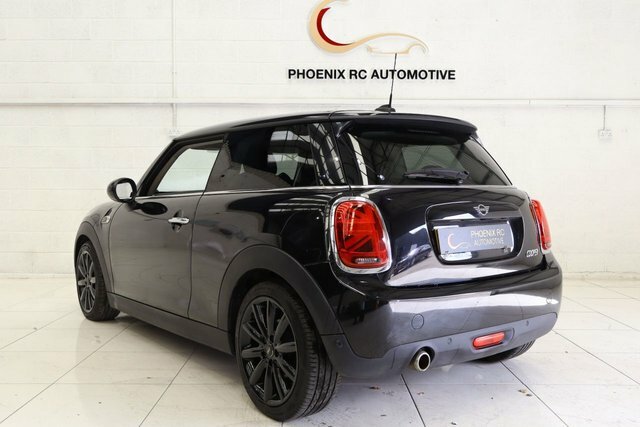 Mini Hatch 1.5 Cooper Classic Hatchback Steptronic WV69OWX Black #4