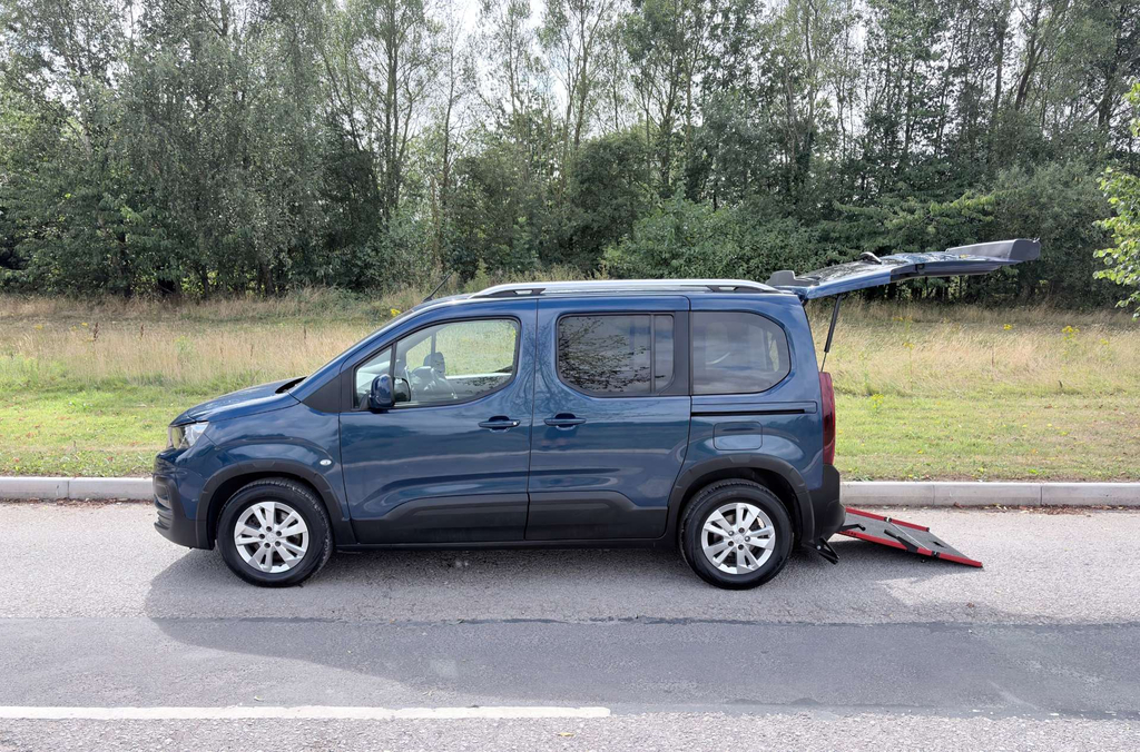 Peugeot Rifter Eat8 Puretech Wheelchair Accessible Vehi SB21GZX