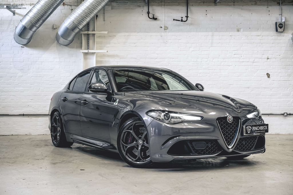 Alfa Romeo Giulia V6 Bi-t Quadrifoglio #2