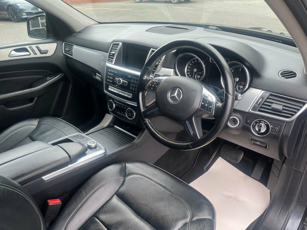 Mercedes-Benz M Class 3L Amg Sport Grey #2