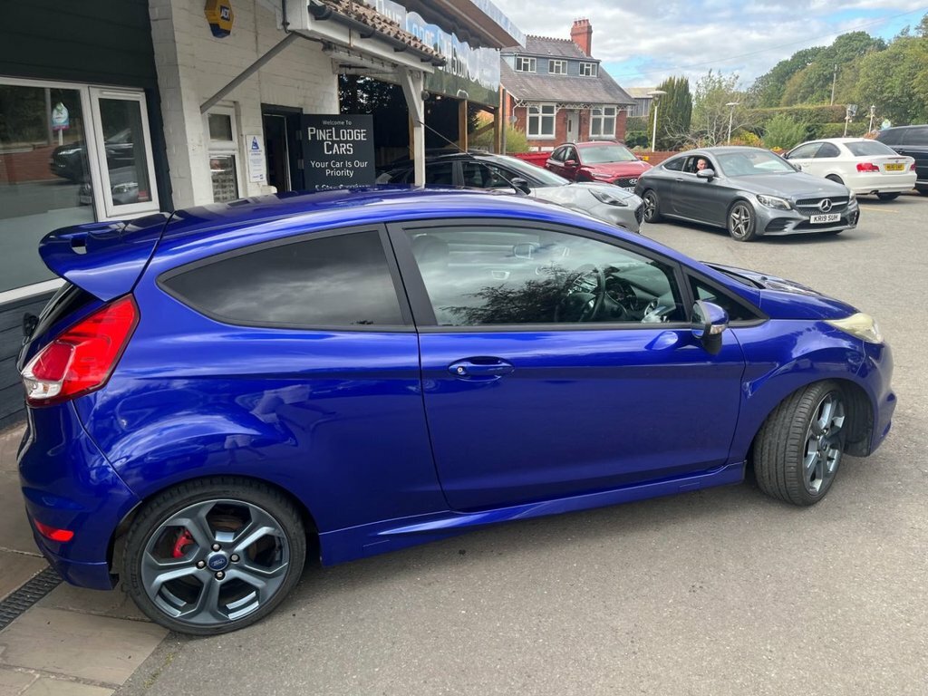 Ford Fiesta 1.25 Zetec Euro 5 Red #20