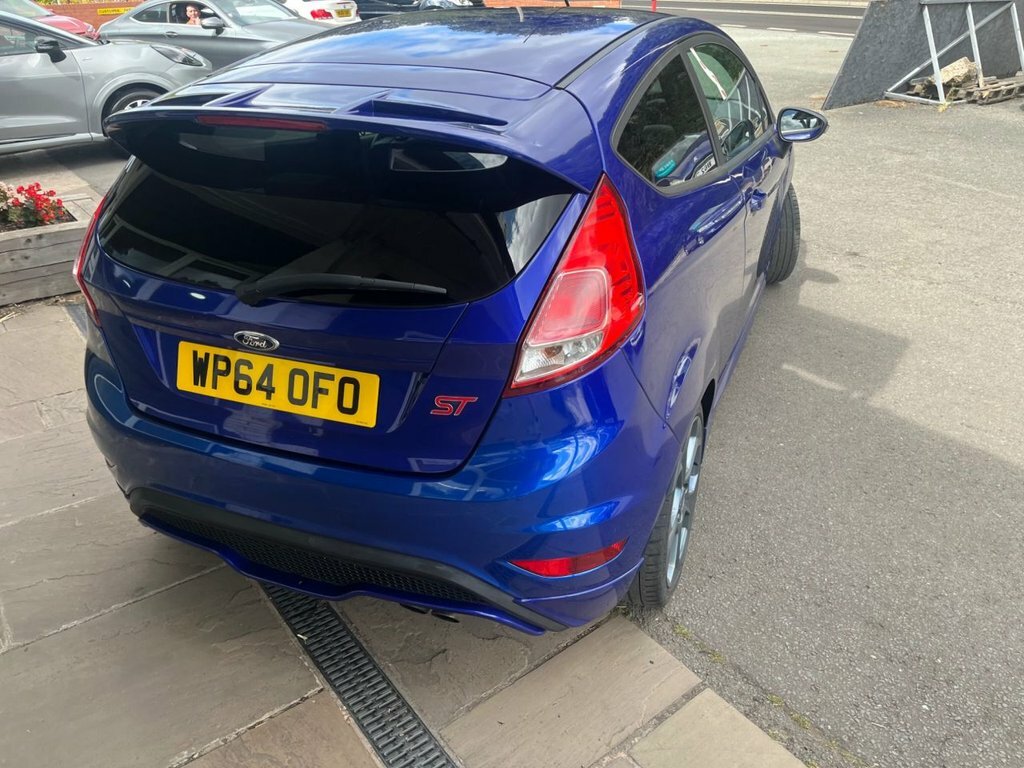 Ford Fiesta 1.25 Zetec Euro 5 Red #24