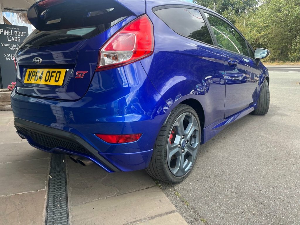 Ford Fiesta 1.25 Zetec Euro 5 Red #21
