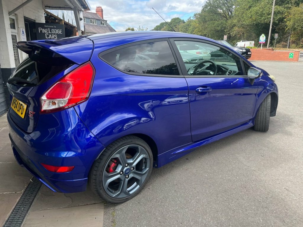 Ford Fiesta 1.25 Zetec Euro 5 Red #18