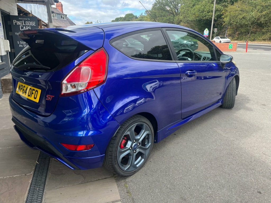 Ford Fiesta 1.25 Zetec Euro 5 Red #23