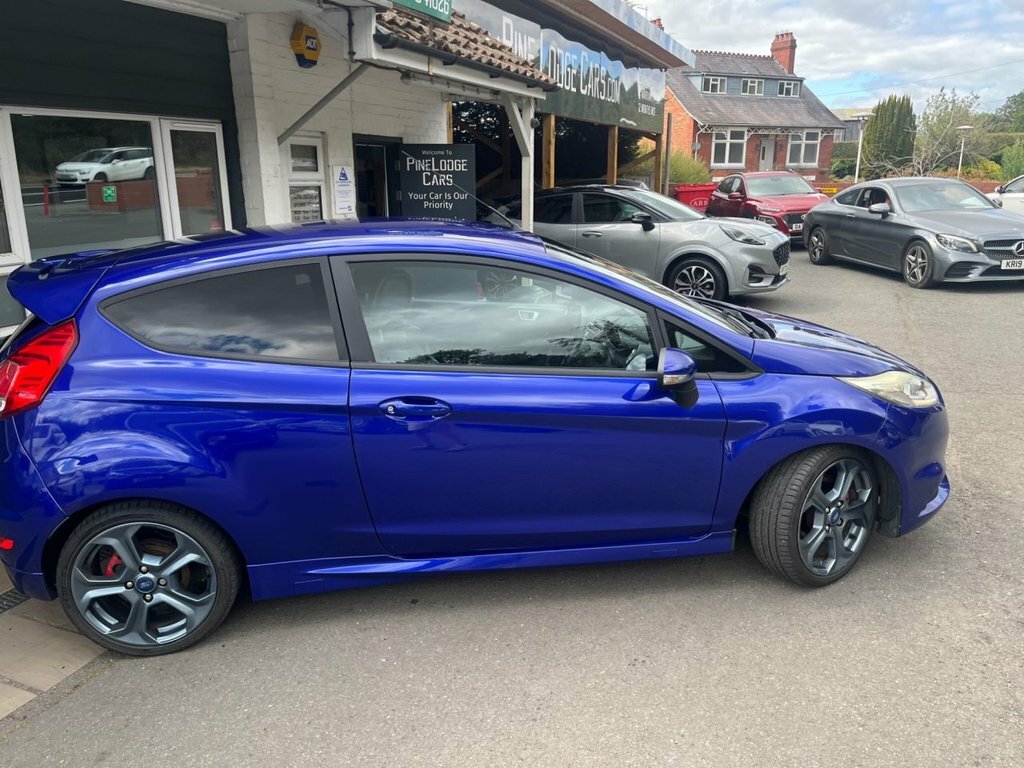 Ford Fiesta 1.25 Zetec Euro 5 Red #15