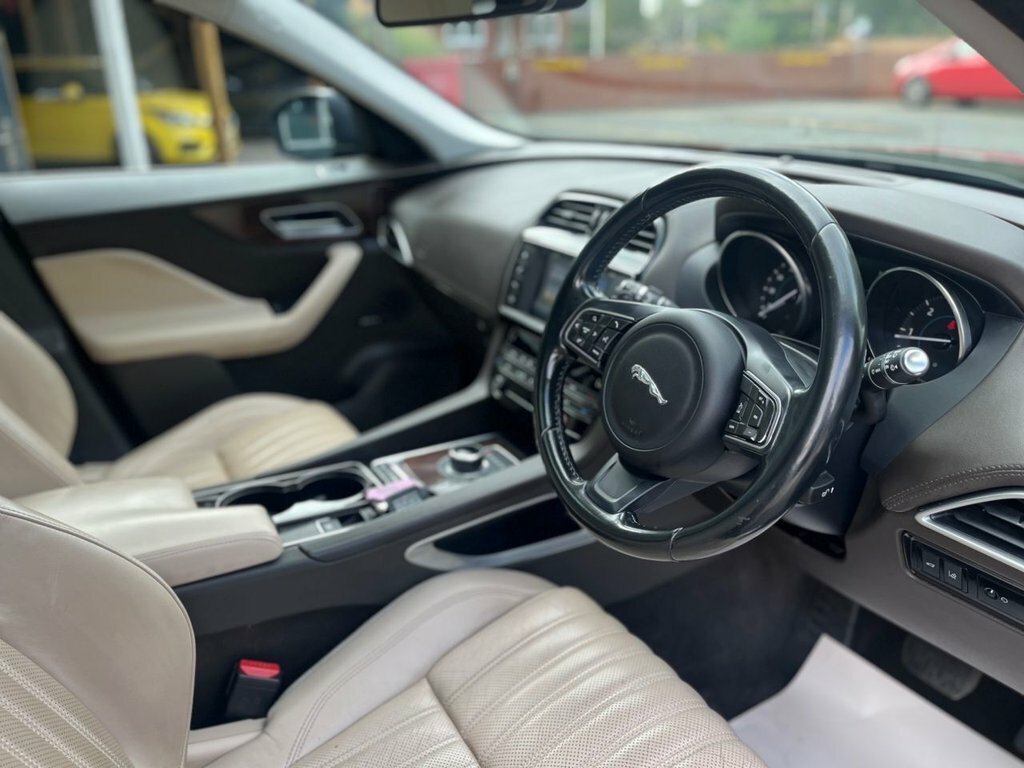 Jaguar F-Pace 2L Portfolio Black #2