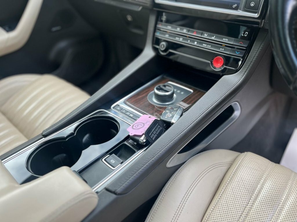 Jaguar F-Pace 2L Portfolio Black #3