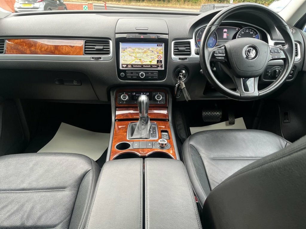 Volkswagen Touareg 3L Se White #4
