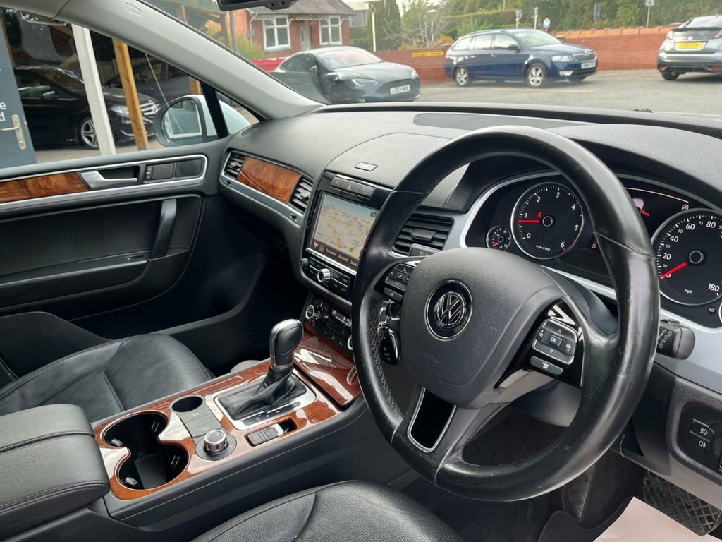 Volkswagen Touareg 3L Se White #2