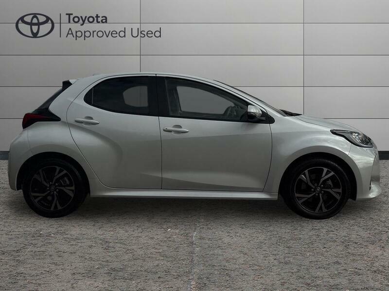 Toyota Yaris 1.5 Vvt-h Design Hatchback Hybrid E-cvt DV24HRW White #2