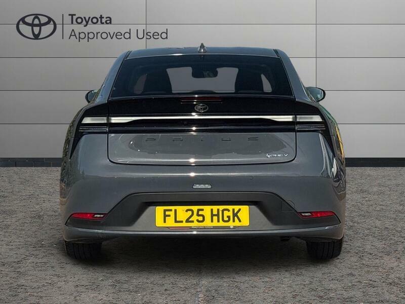 Toyota Prius 2.0 13.6Kwh Design Hatchback Plug-in Hy #4