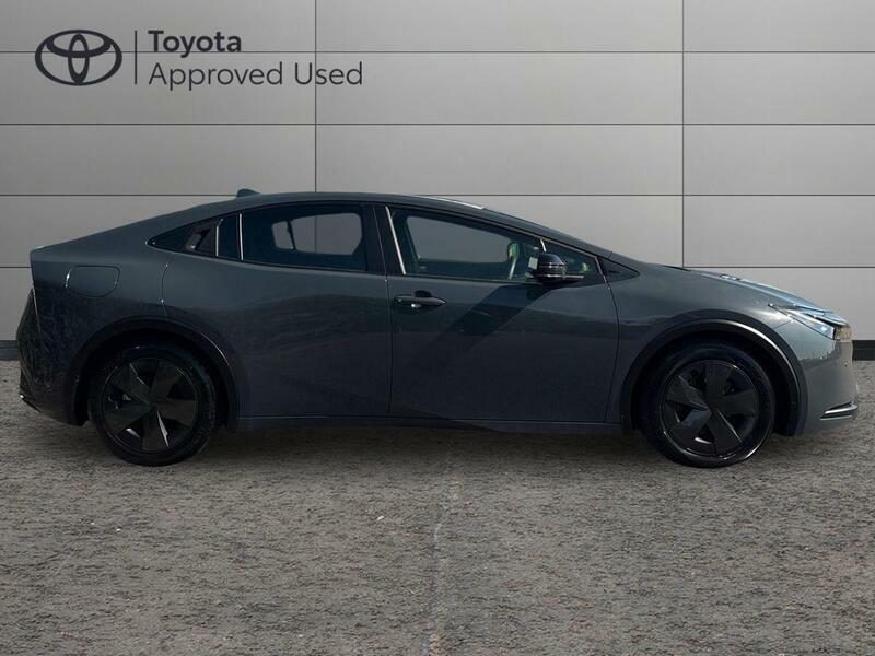 Toyota Prius 2.0 13.6Kwh Design Hatchback Plug-in Hy #2