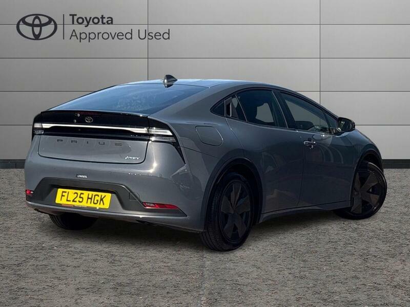 Toyota Prius 2.0 13.6Kwh Design Hatchback Plug-in Hy #3