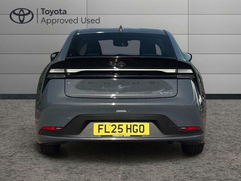 Toyota Prius 2.0 13.6Kwh Design Hatchback Plug-in Hy #4